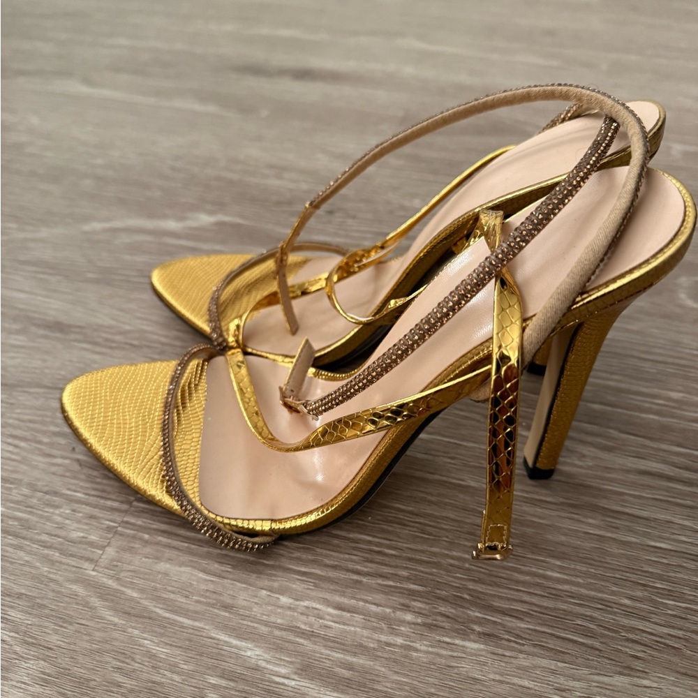 Elegant Gold Strappy Heels - Picture 5 of 7